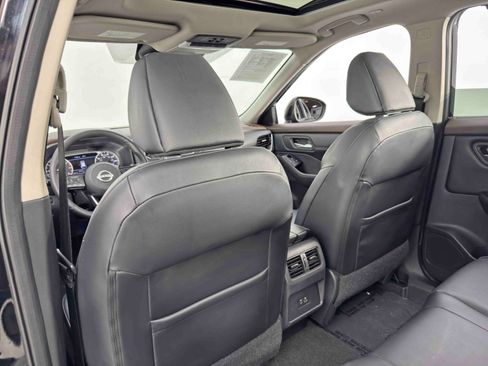 Used 2022 Nissan Rogue SV w/ SV Premium Package image 31