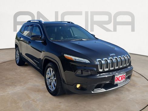 Used 2016 Jeep Cherokee Latitude w/ Safety/Convenience Group FWD image 4