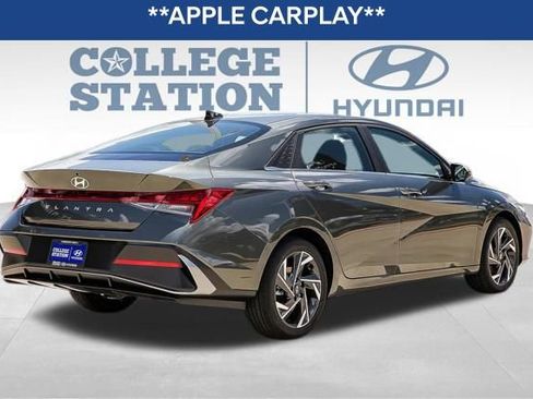 Used 2024 Hyundai Elantra SEL w/ Convenience Package image 8