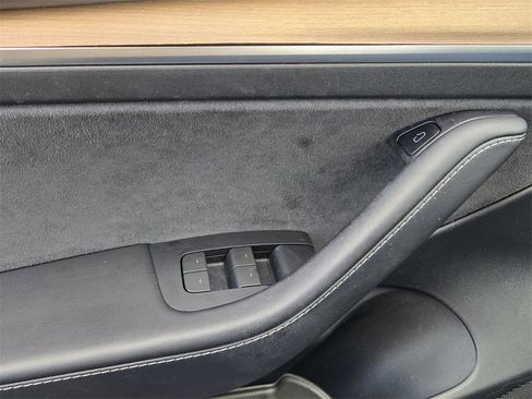 Used 2023 Tesla Model 3 Standard Range image 25