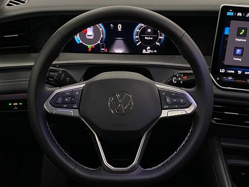 New 2025 Volkswagen Tiguan SE image 15