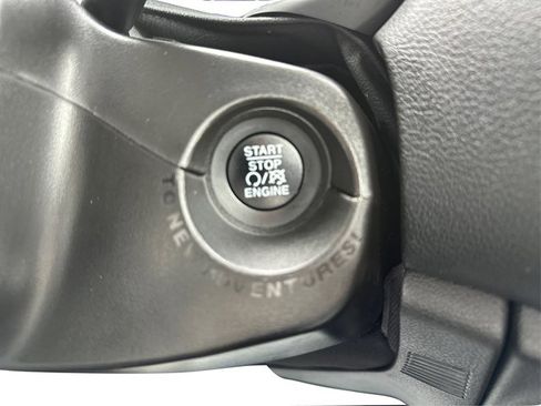 Used 2019 Jeep Renegade Latitude w/ Cold Weather Group AWD/4WD image 35