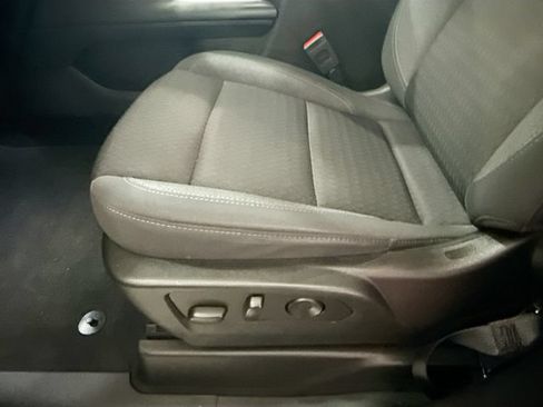 Used 2023 GMC Yukon SLE w/ LPO, Floor Liner Package AWD/4WD image 31