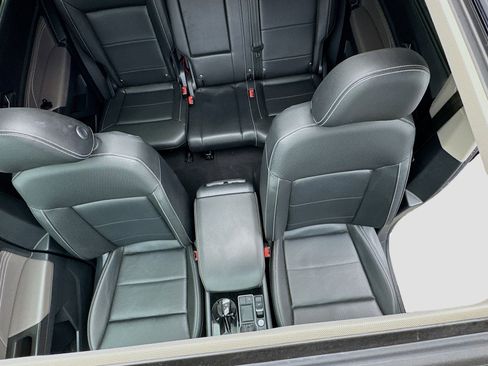 Used 2023 Volkswagen Atlas SE w/ Panoramic Sunroof Package FWD image 14