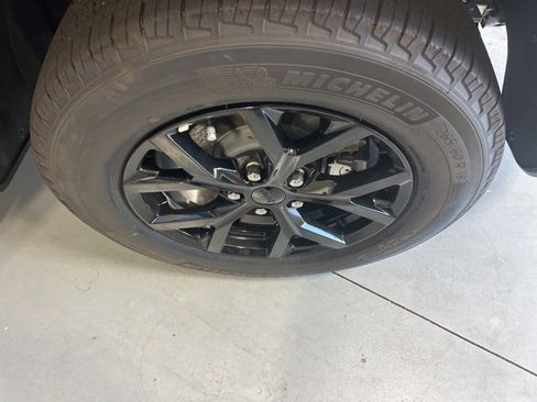 New 2025 Jeep Grand Cherokee 4WD image 33