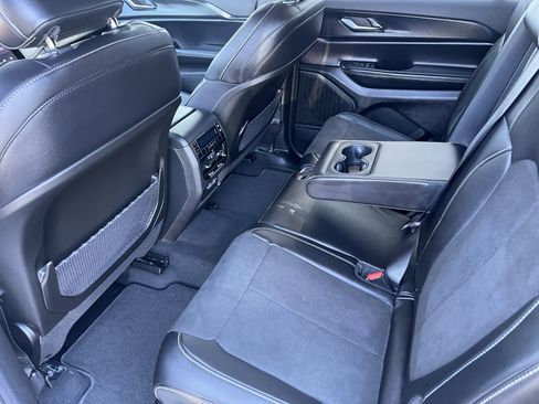 New 2025 Jeep Grand Cherokee L Laredo image 17