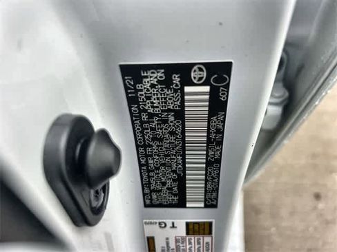 Used 2022 Toyota Prius L Eco image 22