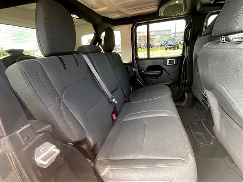 Used 2024 Jeep Wrangler Unlimited w/ Convenience Group AWD/4WD image 26