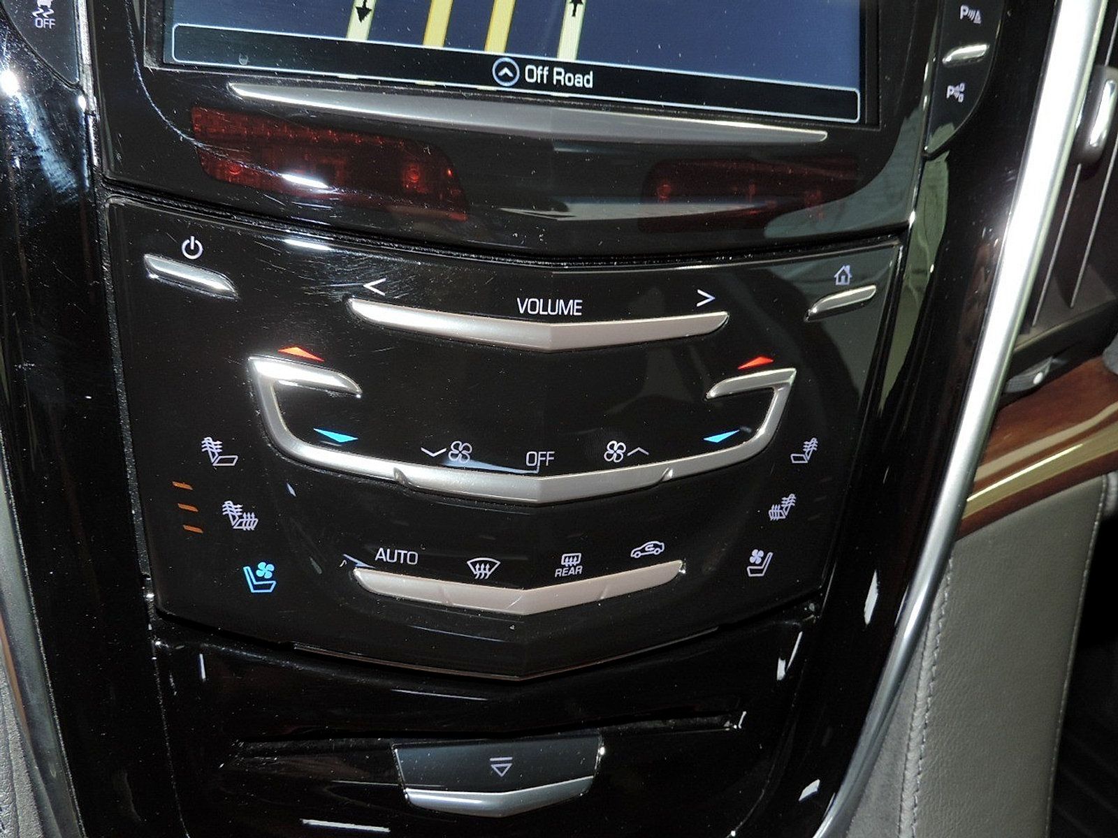Used 2020 Cadillac Escalade Premium Luxury AWD/4WD image 23