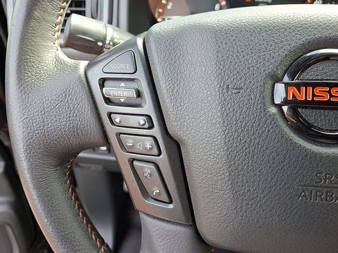 Used 2021 Nissan Titan PRO-4X w/ Pro-4x Convenience Package AWD/4WD image 9