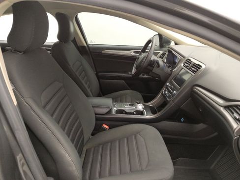 Used 2019 Ford Fusion SE FWD image 21