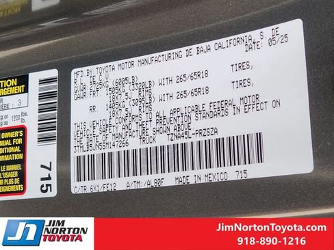 Used 2025 Toyota Tacoma TRD Sport image 33