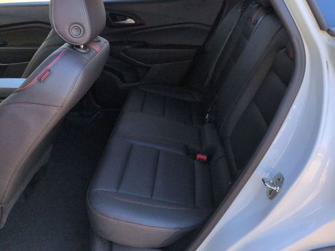 Used 2024 Chevrolet Trax RS w/ Sunroof Package image 22