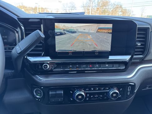 Used 2025 GMC Sierra 1500 SLT image 15