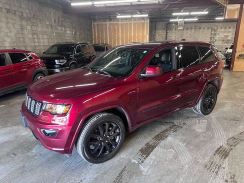 Used 2022 Jeep Grand Cherokee Laredo X image 1