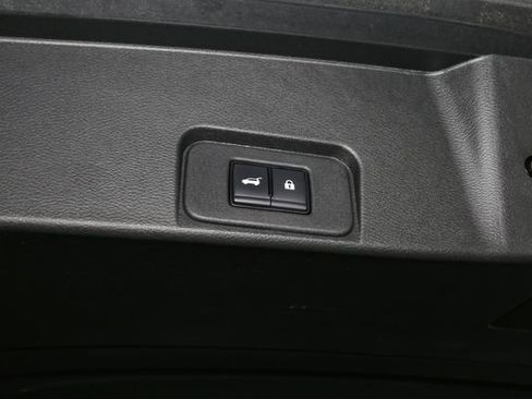 Used 2023 Nissan Rogue SV w/ SV Premium B Package image 11