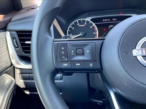 Used 2023 Nissan Rogue SV FWD image 23