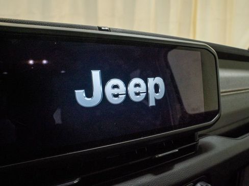 Used 2024 Jeep Wrangler Sport S image 12