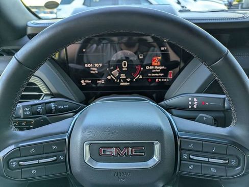 Used 2025 GMC Yukon XL AT4 w/ AT4 Premium Plus Package AWD/4WD image 35