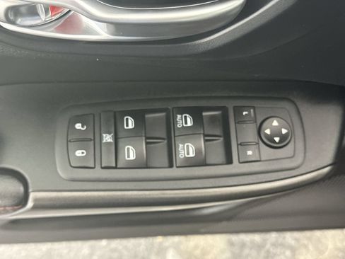 Used 2020 Jeep Cherokee Trailhawk w/ Cold Weather Group AWD/4WD image 17
