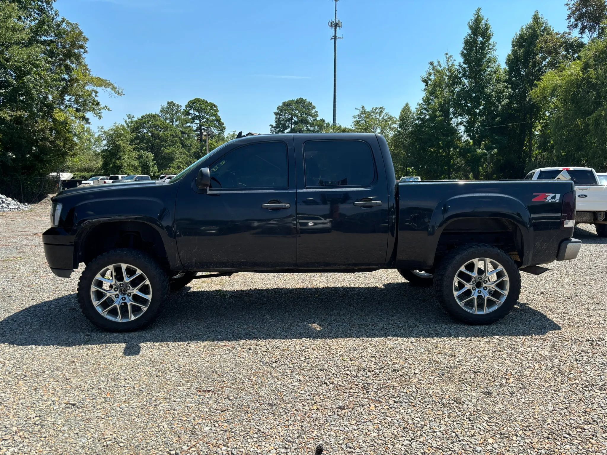 Used 2009 GMC Sierra 1500 SLE w/ Power Pack Plus AWD/4WD image 2