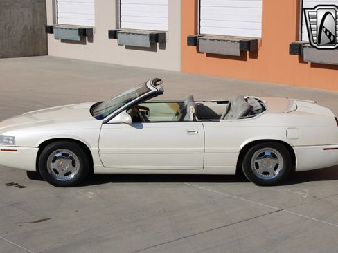 Used 2002 Cadillac Eldorado Touring w/ Preffered Equipment Group image 8