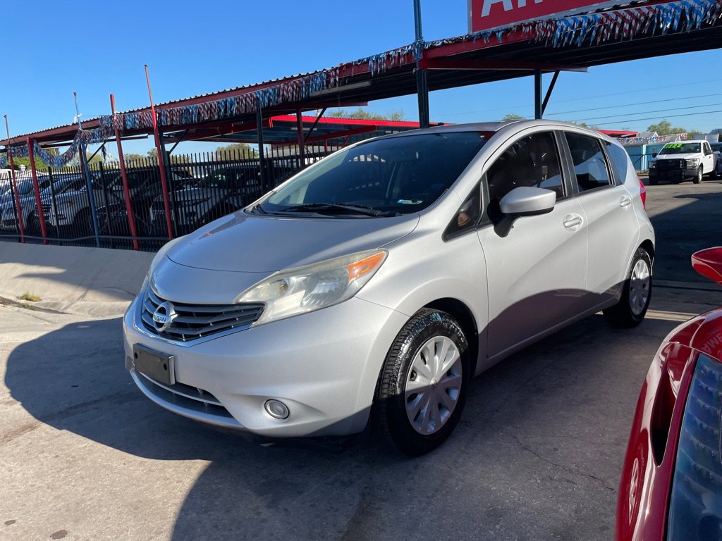 Used 2016 Nissan Versa Note SV FWD image 2
