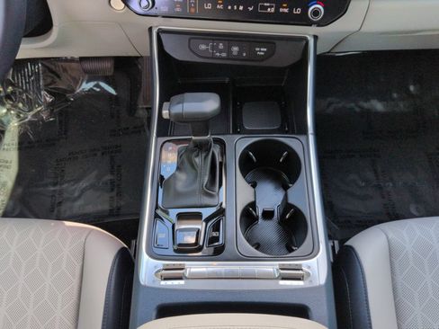 Certified 2026 Kia Carnival SX FWD image 24