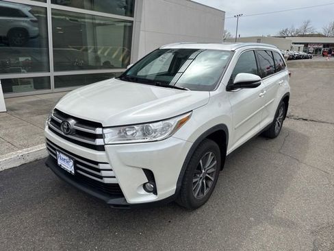Used 2019 Toyota Highlander XLE AWD/4WD image 5