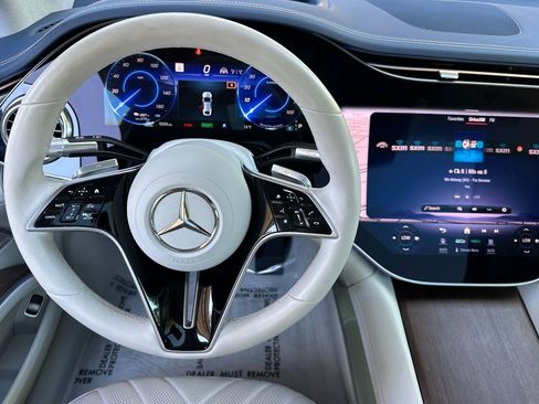 Certified 2022 Mercedes-Benz EQS 580 4MATIC Sedan image 32