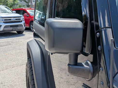 Used 2017 Jeep Wrangler Sport w/ Quick Order Package 24S AWD/4WD image 12