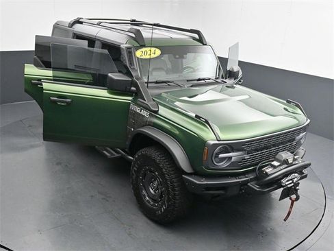 Used 2024 Ford Bronco Everglades image 38