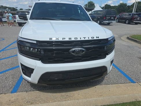 Used 2024 Ford Expedition Limited RWD image 8