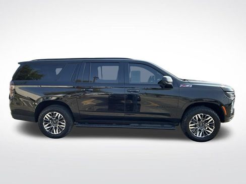 Used 2025 Chevrolet Suburban Z71 AWD/4WD image 5