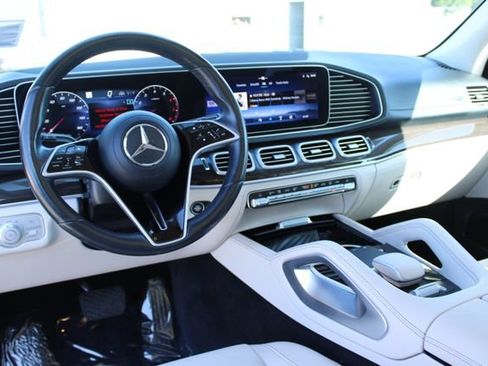 Used 2024 Mercedes-Benz GLS 450 4MATIC image 15