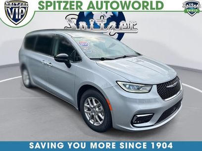 Used 2024 Chrysler Pacifica Touring-L