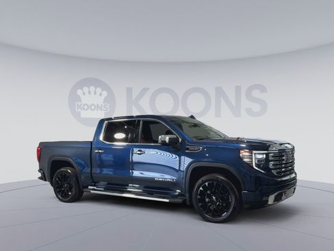 Used 2023 GMC Sierra 1500 Denali w/ Technology Package AWD/4WD image 2