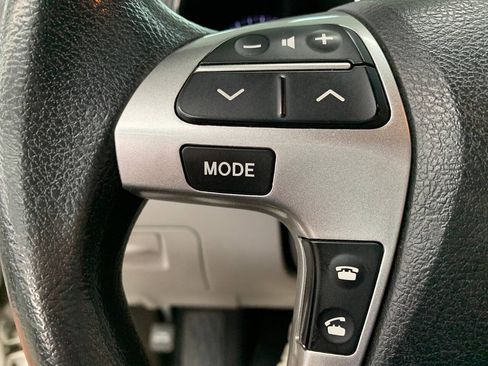 Used 2013 Toyota Highlander Plus FWD image 17