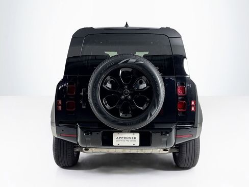 Used 2025 Land Rover Defender 110 X-Dynamic SE image 4