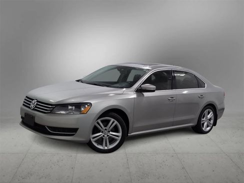 Used 2014 Volkswagen Passat 1.8T SE image 1