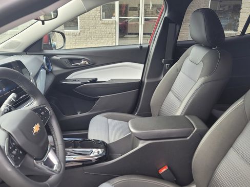 Used 2025 Chevrolet Trax LT w/ Driver Confidence Package image 20