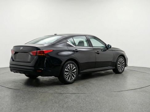 Used 2025 Nissan Altima 2.5 SV image 9