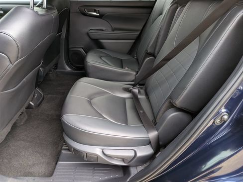 Used 2026 Toyota Highlander XLE AWD/4WD image 32