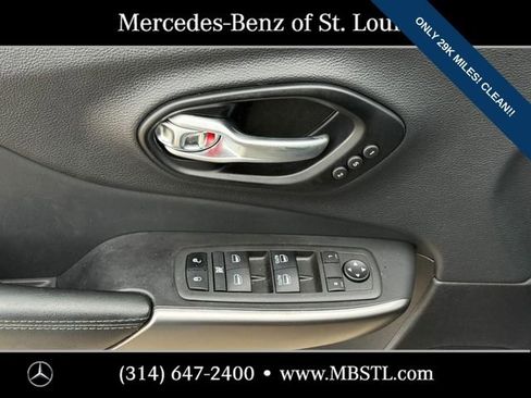 Used 2022 Jeep Cherokee Limited image 16