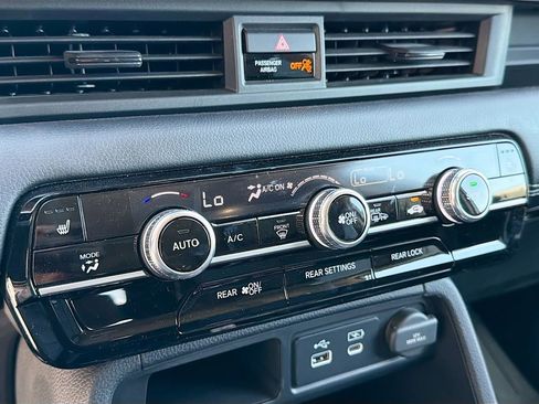 Used 2023 Honda Pilot Touring image 16