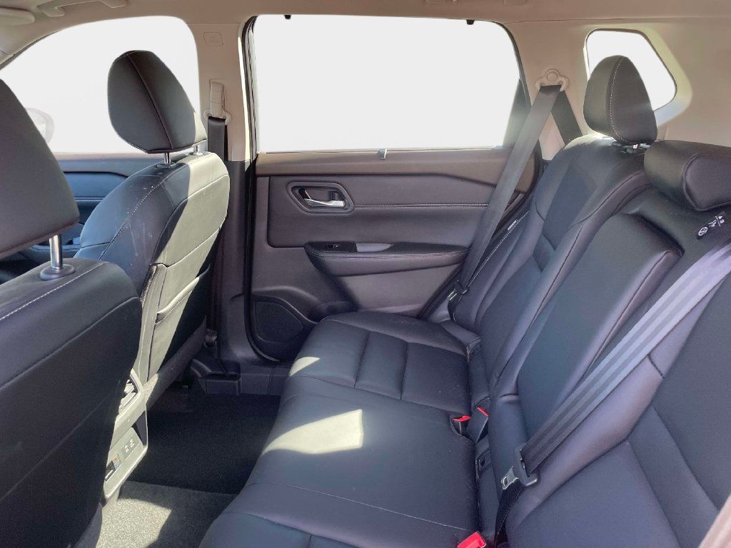 Used 2023 Nissan Rogue SL w/ SL Premium Package FWD image 17