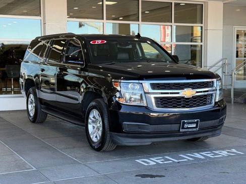 Used 2019 Chevrolet Suburban LT image 6