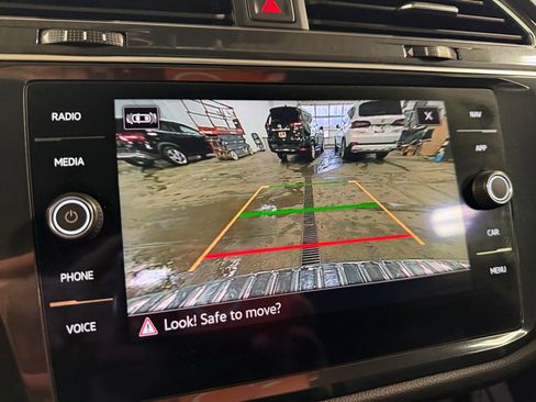 Used 2022 Volkswagen Tiguan SEL R-Line AWD/4WD image 32