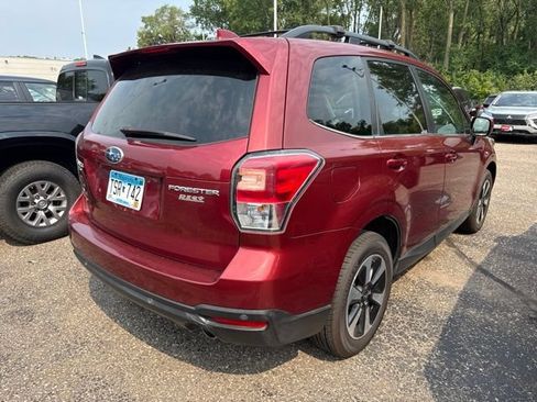 Used 2017 Subaru Forester 2.5i Limited AWD/4WD image 2