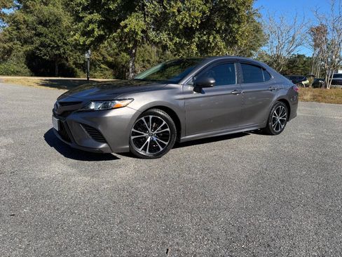 Used 2020 Toyota Camry SE image 28